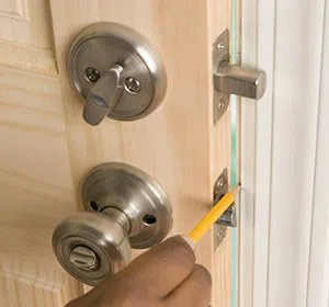 Community Locksmith Store Lynn, MA 781-203-8016 - unlock-door